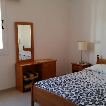 Pari Holiday Klorakas